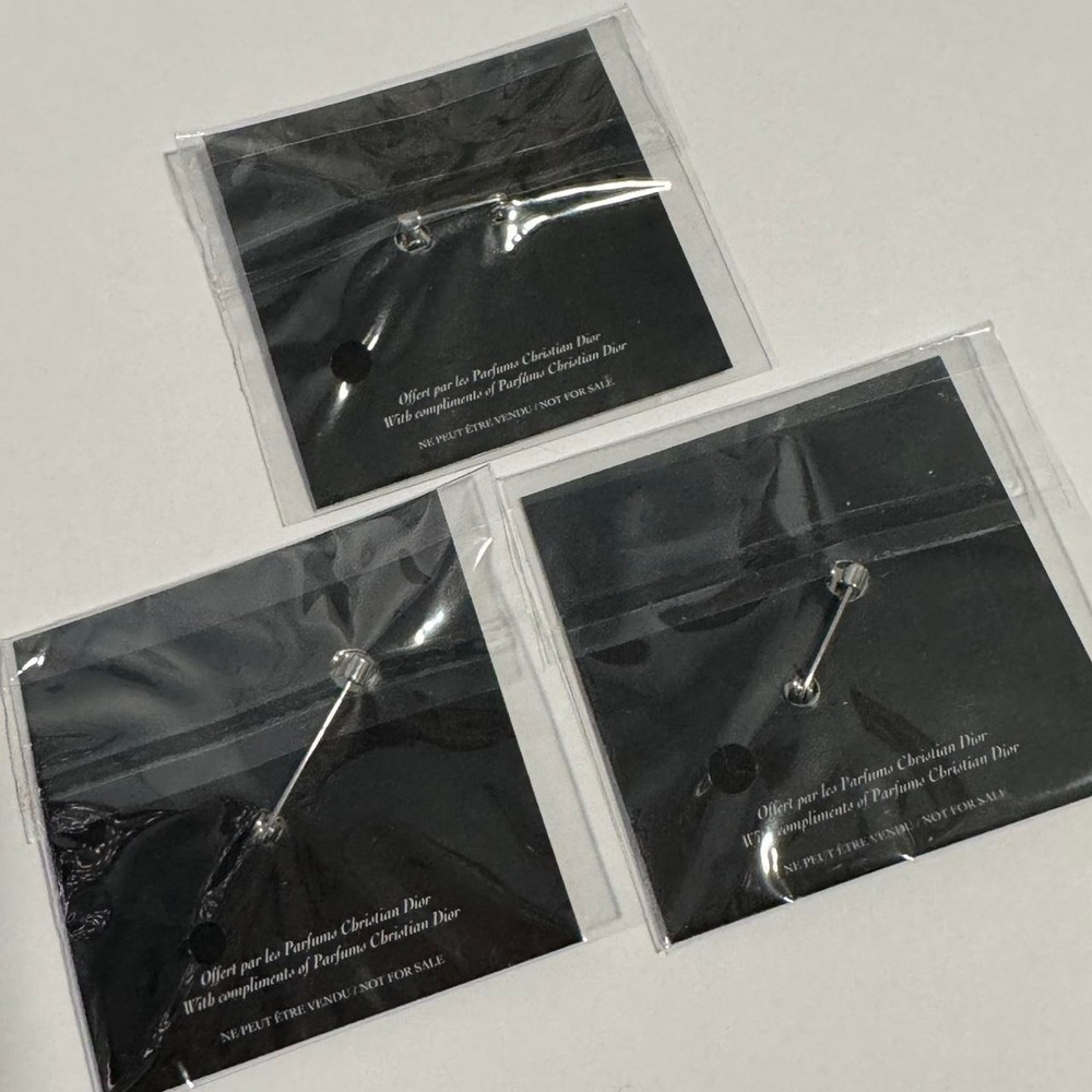 Dior Rouge Pin Set - Picture 3 of 6